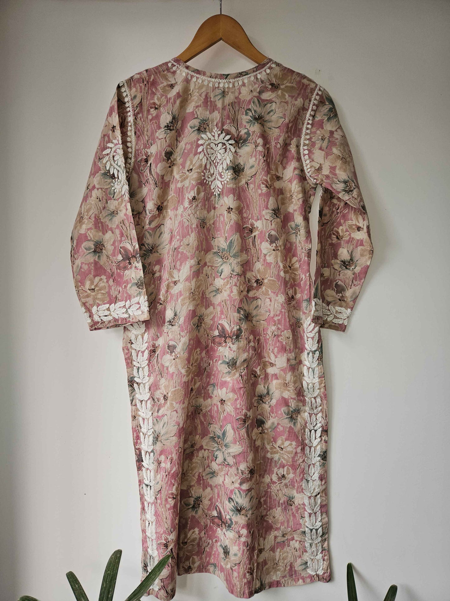 Aashna Mulmul Printed Chikankari kurti (Pink)