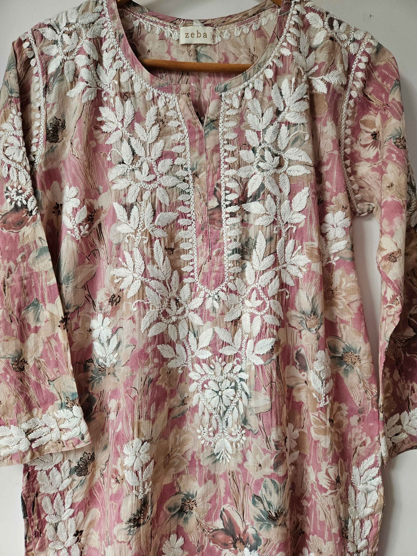 Aashna Mulmul Printed Chikankari kurti (Pink)