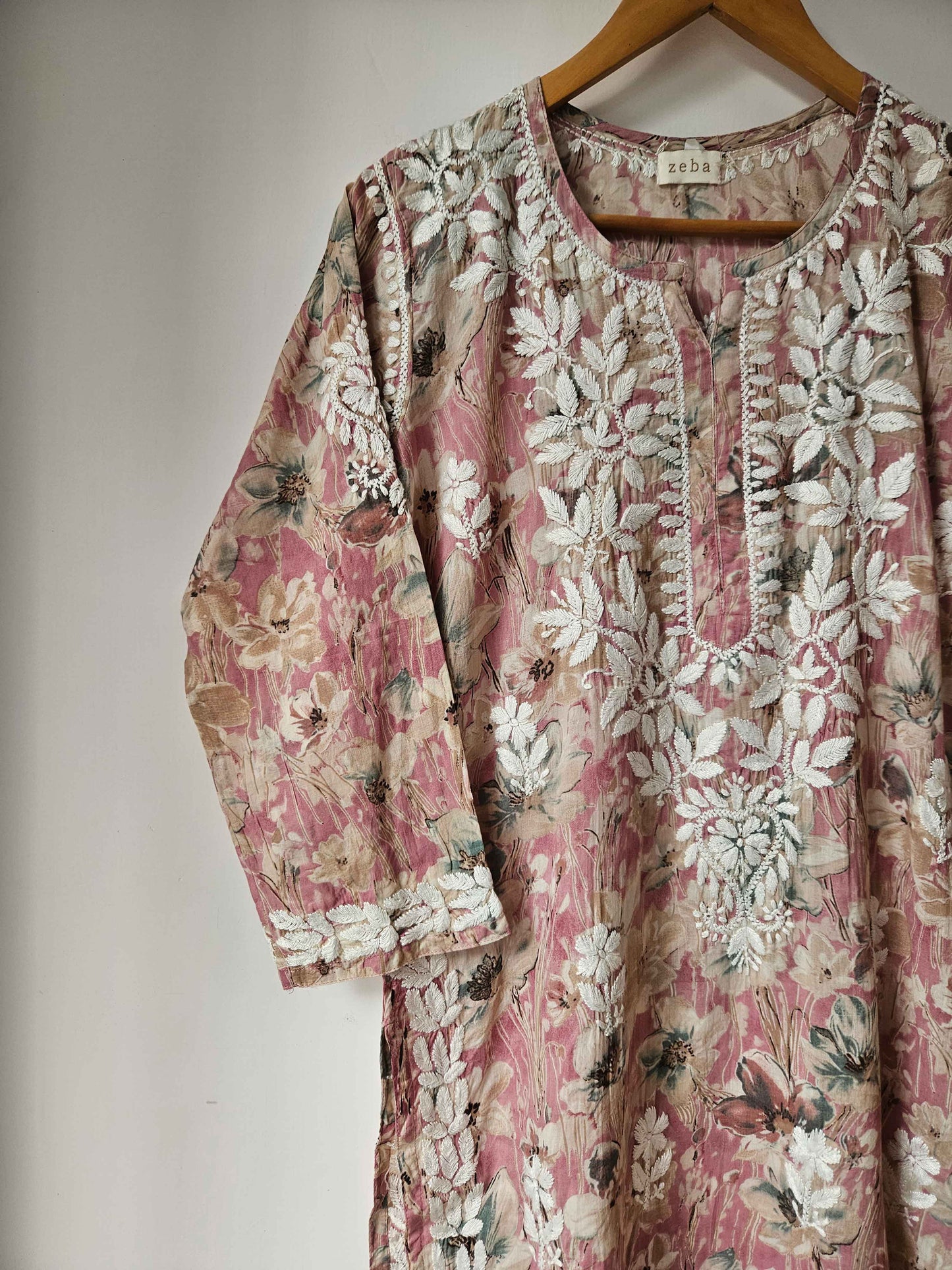 Aashna Mulmul Printed Chikankari kurti (Pink)