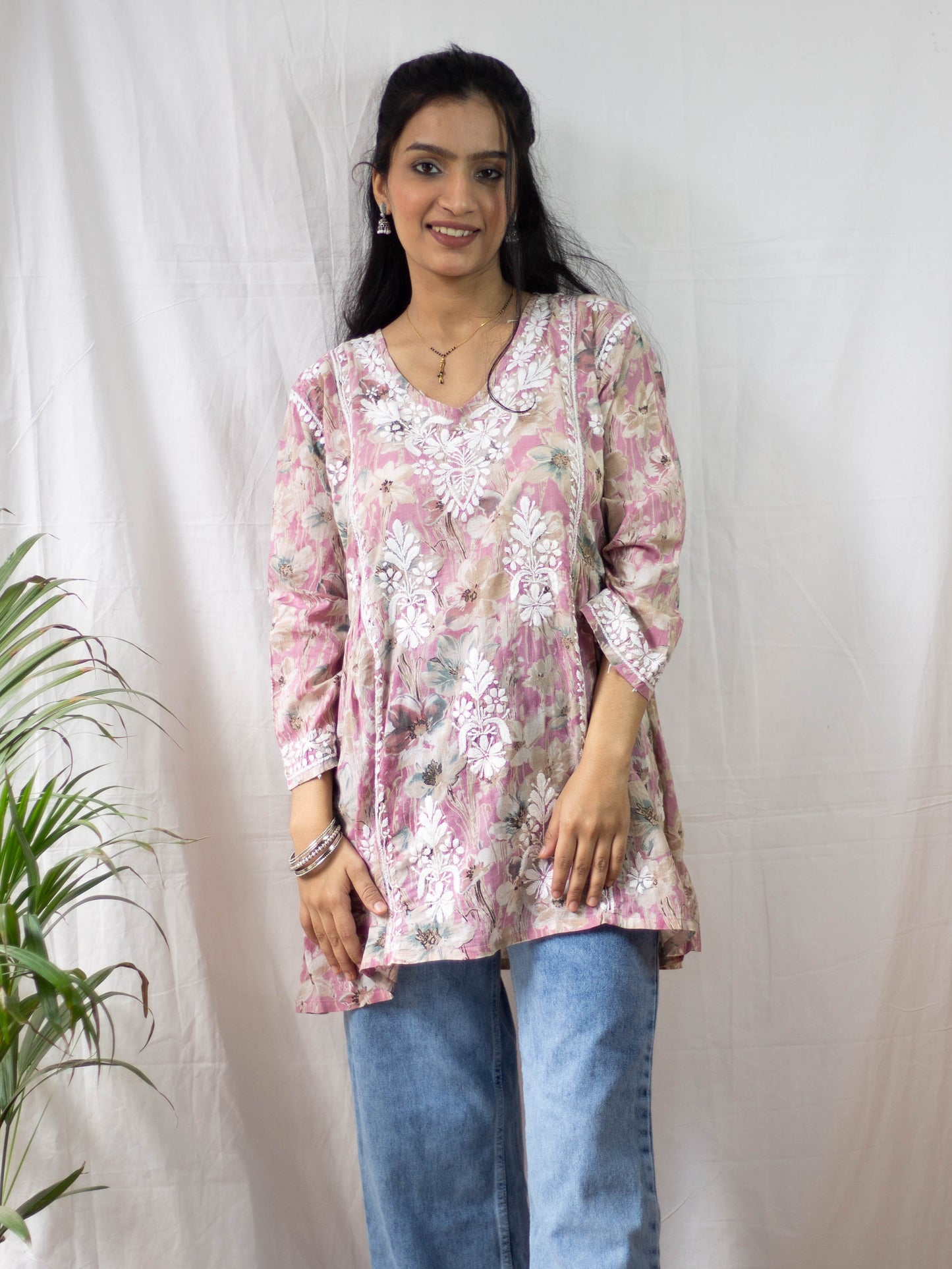 Fariyal Mulmul Printed Chikankari short kurti (Pink)